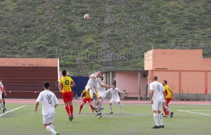 2-0 Paso importante del Gomera