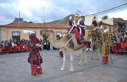 La cabalgata de los Reyes Magos traerá hoy regalos e ilusión a los niños gomeros