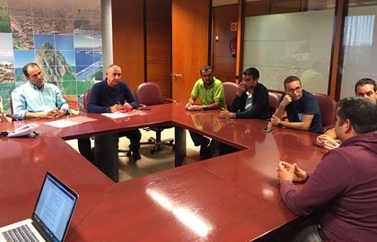 El Cabildo se reúne con ciclistas y motoristas para analizar la situación de las carreteras insulares