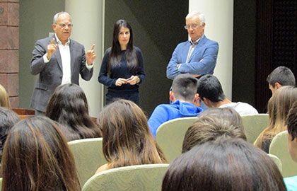 Jóvenes de La Gomera conocen la importancia de que la isla tenga voz en el Parlamento