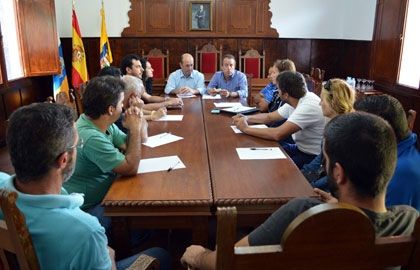 El Director General de Deportes y el Ayuntamiento se reúnen con colectivos de Hermigua