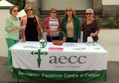 Mesa informativa en La Gomera por Campaña del Día Mundial contra el Cáncer