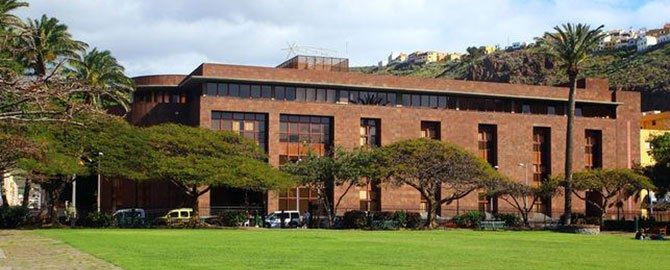El Cabildo publica las listas definitivas de operarios de limpieza, construcción y peón forestal