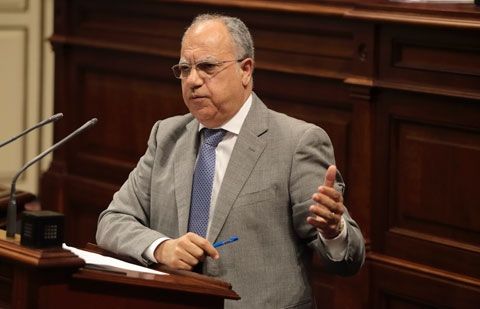 Curbelo anuncia que en verano empezará a operar la línea marítima interior gomera