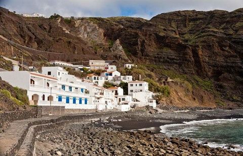 El Ayuntamiento entrega el informe sobre la Playa de Alojera a Costas