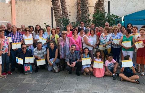 Más de cien vecinos finalizan las clases del aula municipal de folclore, silbo y baile de San Sebastián