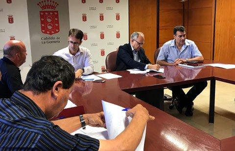 El Cabildo de La Gomera destina 70.000 euros para subvencionar el combustible de los taxistas de la Isla