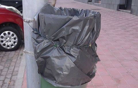 Sí se puede propone mejoras en el servicio de papeleras en San Sebastián