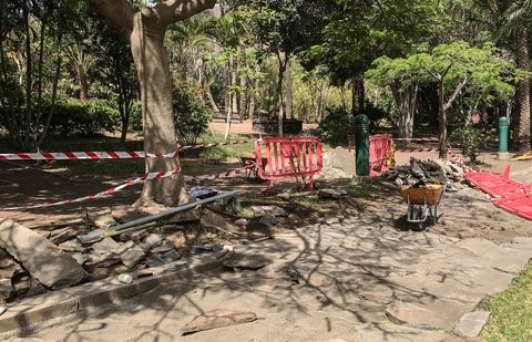 Comienzan los trabajos de reparación de los senderos de piedra del Parque de La Torre del Conde