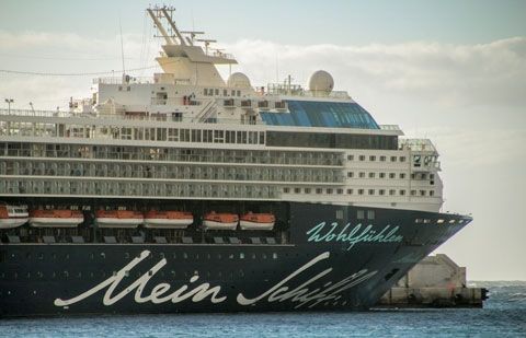 El ‘Mein Schiff 4’ estrena la temporada de cruceros en San Sebastián de La Gomera