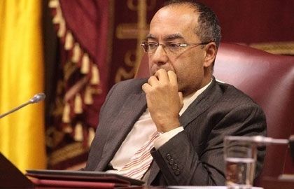 Julio Cruz interpela al Gobierno sobre los precios de los billetes Canarias-Península