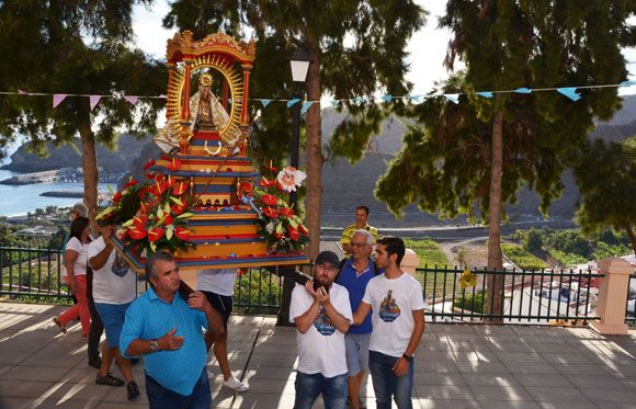 La Virgen de Guadalupe llega por tierra a Tecina, Playa de Santiago entre polémica