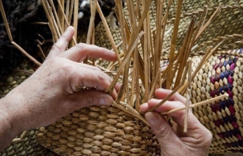 Tacalcuse anima a regalar artesanía hecha en La Gomera