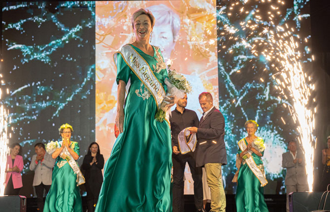Vallehermoso corona a Ana María Morales Ramis como Reina de los Mayores