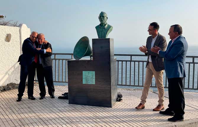 La Gomera reconoce la contribución social y radiofónica de Sito Simancas