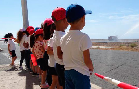 El Aeropuerto de La Gomera recibe la visita de alumnos de Infantil del colegio Santiago Apóstol
