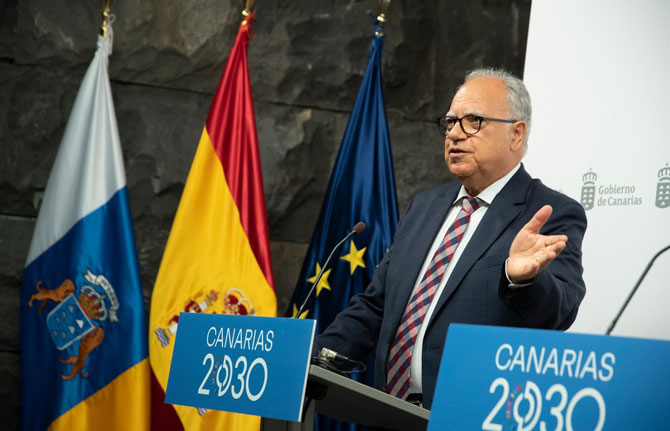 Curbelo: “Reforzar la conectividad aérea con La Gomera es un reto que hemos logrado”