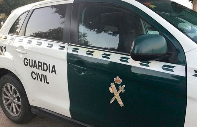 La Guardia Civil detiene a una persona e investiga a otra por estafar 18.000 euros