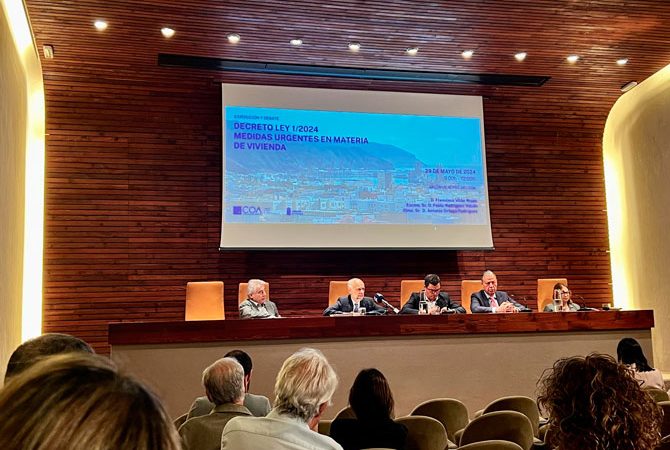 El Colegio de Arquitectos aboga por la colaboración  estrecha en materia de vivienda con la Consejería