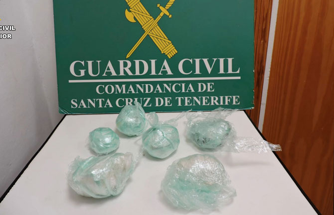 La Guardia Civil sorprende a un hombre mientras circulaba en un vehículo con más de medio kg de cocaína