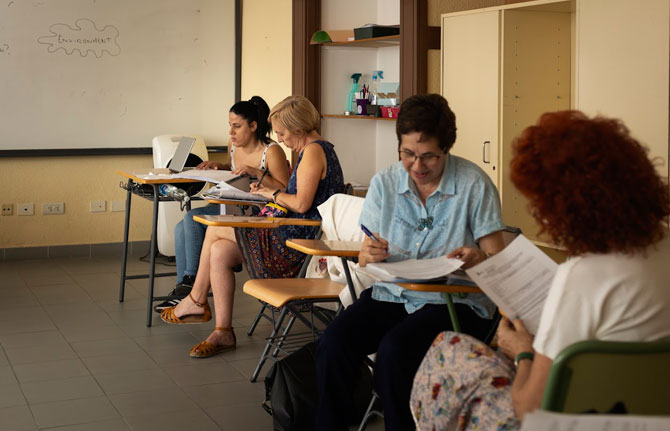 Educación recupera la convocatoria de plazas para estancias formativas en el extranjero dirigida a docentes