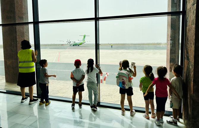 Los aeropuertos canarios reciben la visita de más de 2.400 alumnos durante el curso 2023-2024