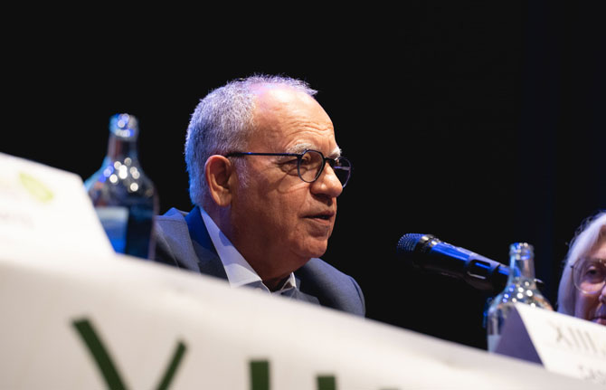 El pleno del Cabildo aprueba los incentivos para el autoconsumo eléctrico y ayudas para el sector del taxi
