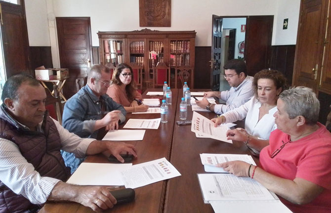 Los ayuntamientos gomeros urgen a Bienestar Social a modificar el sistema de tarjeta monedero para familias vulnerables