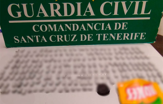 Dos varones detenidos tras arrojar por la ventanilla del vehículo en el que circulaban 200 pastillas de MDMA