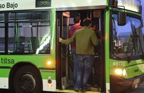 Transportes abre la web para que los jóvenes se registren y puedan viajar este verano en tren y autobús con rebajas de hasta 90%