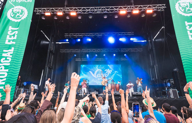 El Tropical Fest reúne a más de de 8.000 personas en ‘El Festival del Siglo’