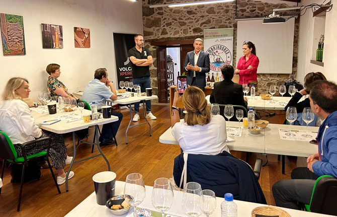 Catorce profesionales del sector vitivinícola nacional se forman para convertirse en embajadores de los vinos canarios