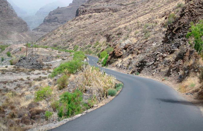 El Cabildo informa de cortes de carretera en la CV-20 por trabajos de asfaltado en el Barranco de Santiago
