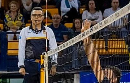 Conferencia arbitral de Herminio Mendoza en el Campus de Vóleibol Gomahara