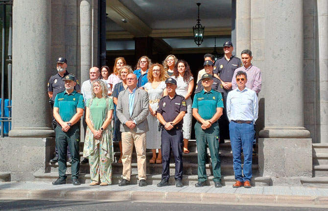 La Delegación del Gobierno en Canarias guarda un minuto de silencio contra la violencia de género