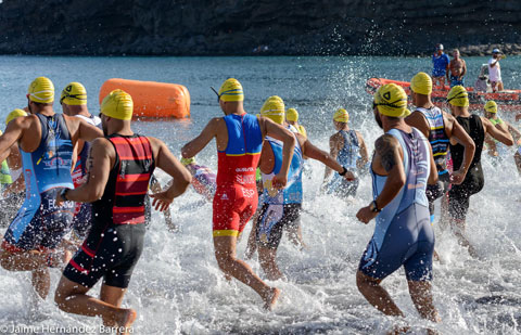 La Gomera celebra este sábado su V Travesía a Nado en San Sebastián