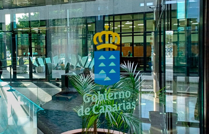 El Gobierno canario aconseja teletrabajo a su personal en las 4 islas en alerta por viento