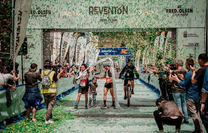 Cristofer Clemente y Zaid Ait Malek firman un empate técnico en la UltraTrail