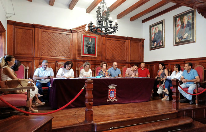 El Ayuntamiento de San Sebastián aprueba un convenio con el Cabildo para el fomento de la artesanía en el municipio