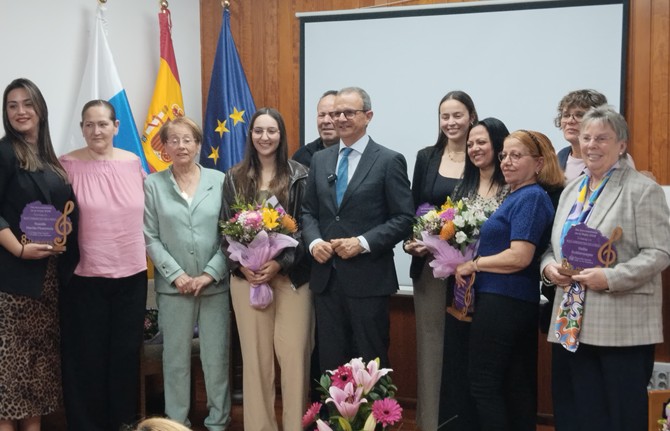 Dirección insular de la Administración General del Estado, acto institucional en homenaje a la mujer gomera